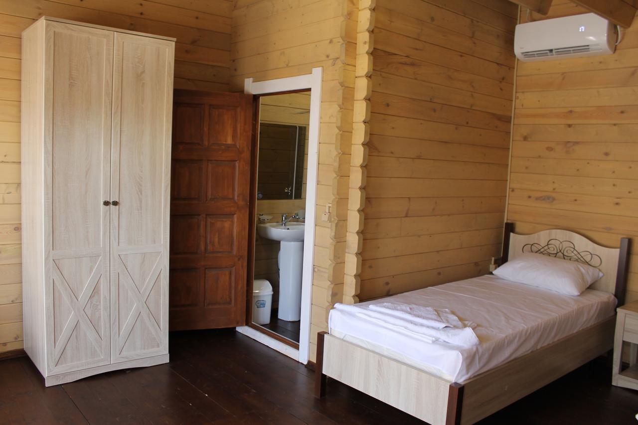 Gud House Hotel Gudauta Eksteriør billede
